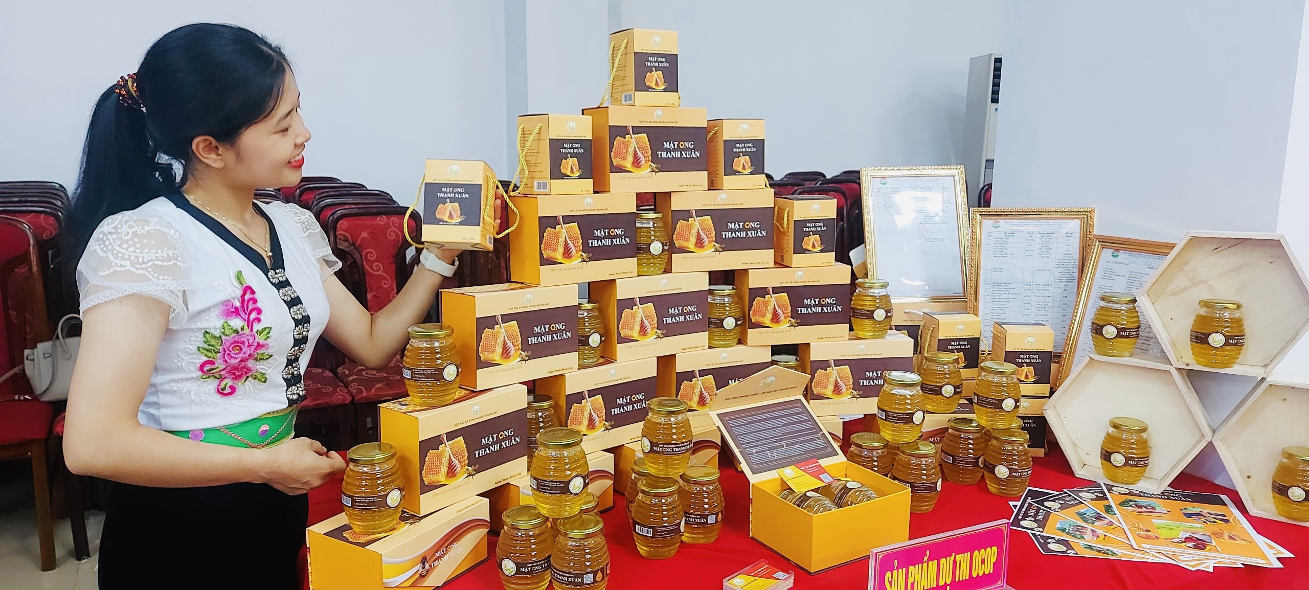 Mật ong Thanh Xuân - Hộp 2 lọ 700 ml