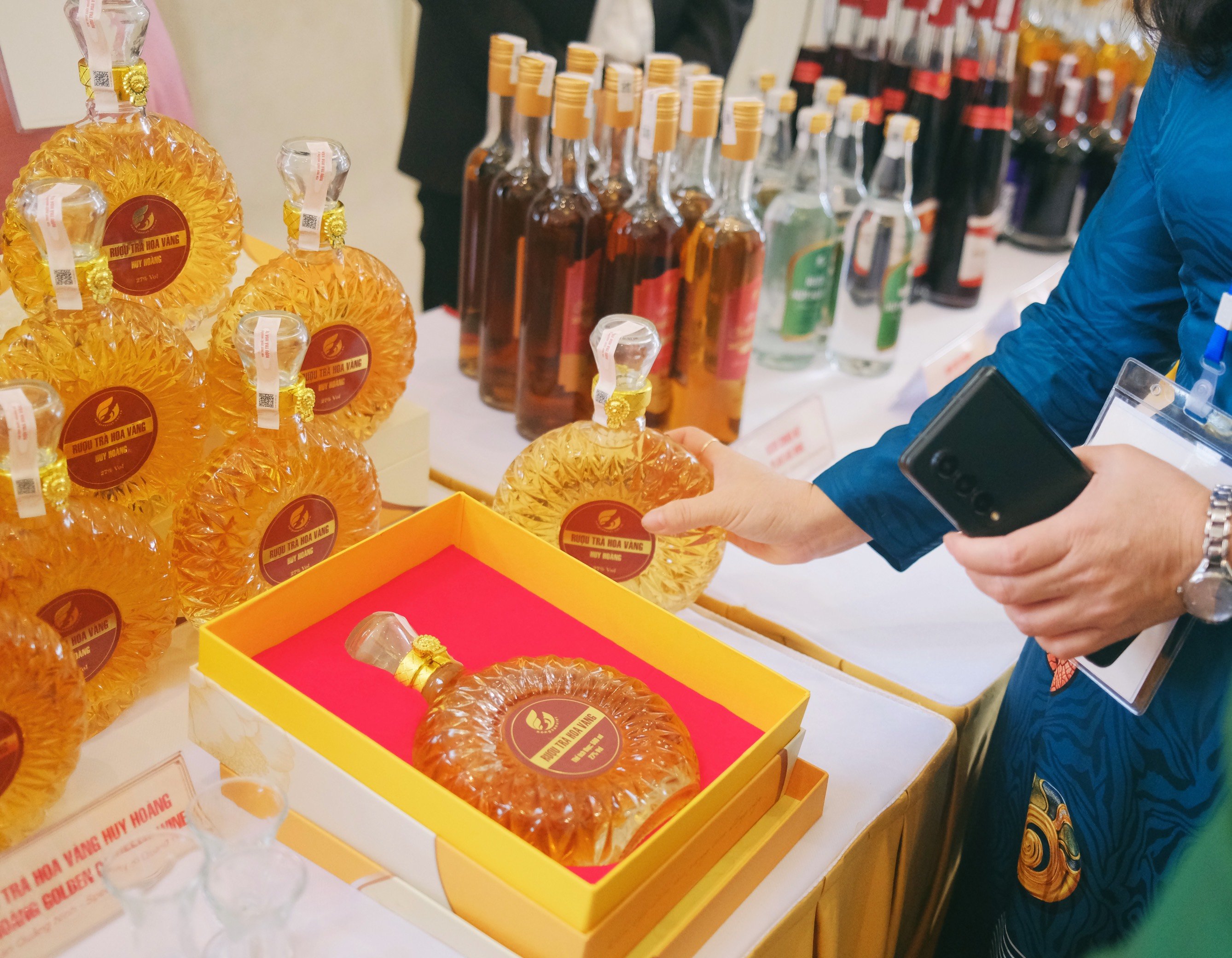 Rượu Trà Hoa Vàng Huy Hoàng 27%